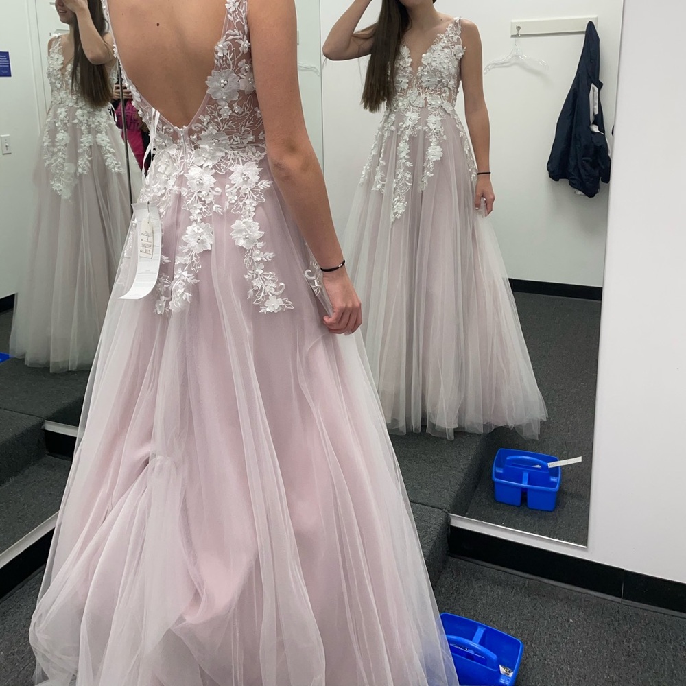 Elegant Pink and White Floral Gown - Picture 5 of 16
